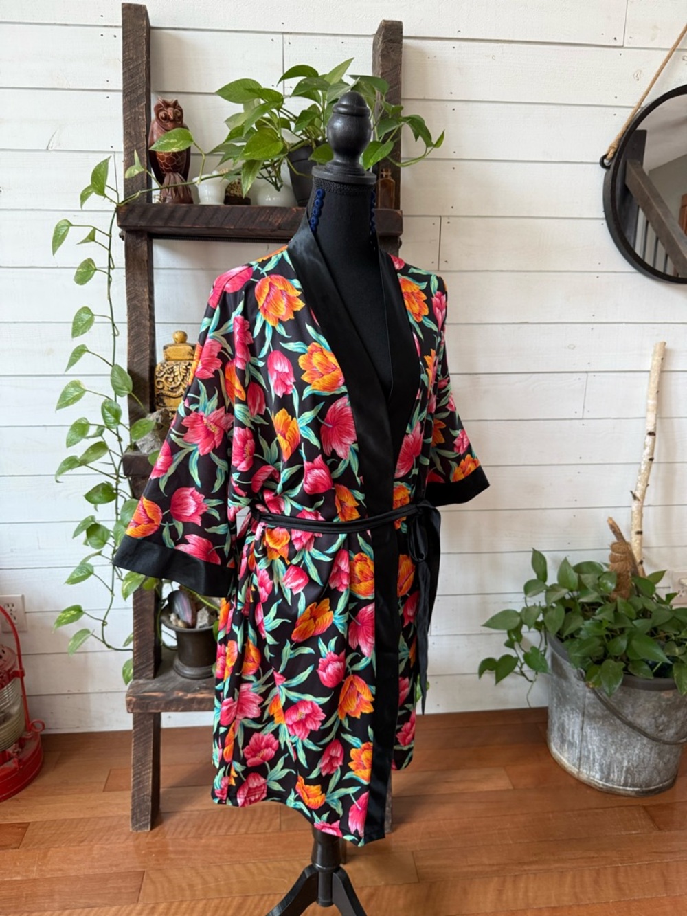 Black Floral Satin Kimono Bathrobe with Pink & Orange Tulip Blooms - Picture 7 of 17